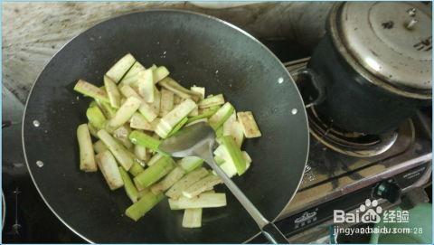 葫芦瓜能炒菜吃吗视频,家常美味，营养满分
